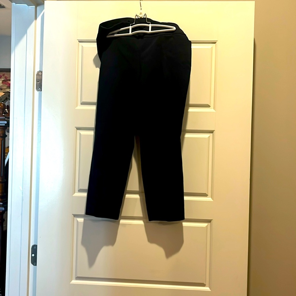 Black stretchy capris